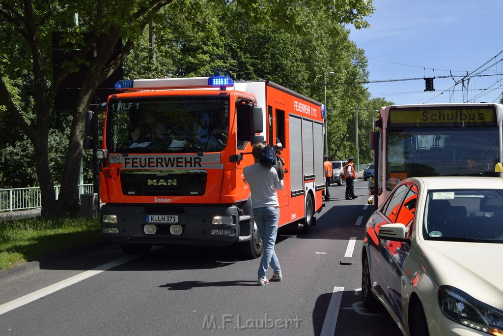 VU Schulbus Taxi Severinsbruecke Rich Innenstadt P39.JPG - Miklos Laubert